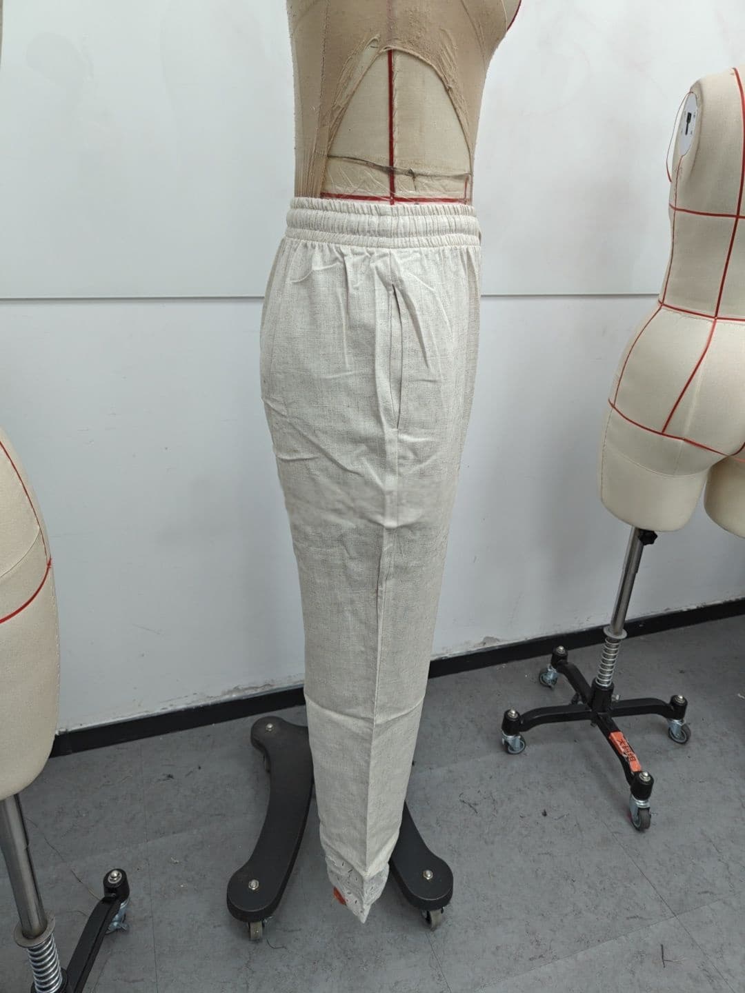 Lace Patchwork Cropped Pants with Elastic Waist